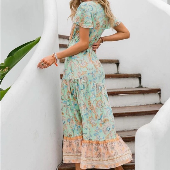 Butterfly sleeve dress - Picture 6 of 6